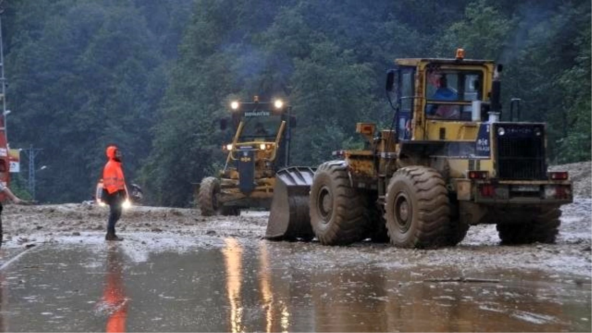 Rize\'de Şiddetli Yağış Heyelanlara Neden Oldu