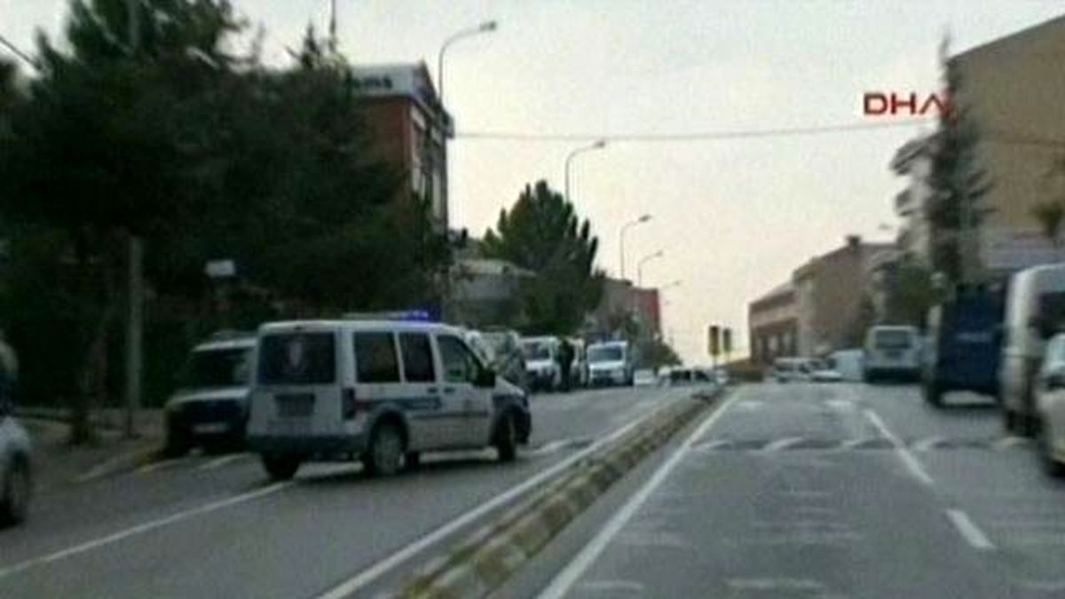 Polisin Silahını Alan Şahıs Dehşet Saçtı