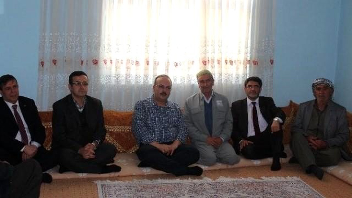 Vali Canbolat Hacıları Evlerinde Ziyaret Etti