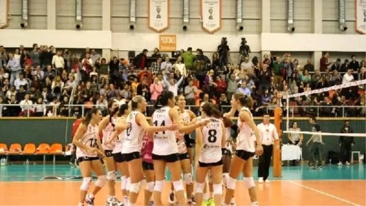 Eczacıbaşı Vitra, Vakıfbank\'ı 3-2 Yendi