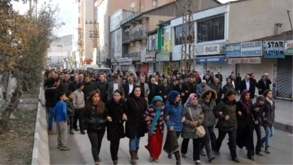 Yüksekova'daki Yürüyüş Olaysız Sona Erdi