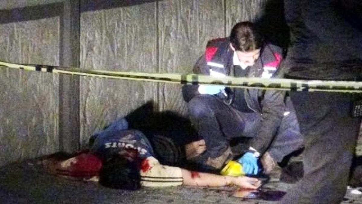 7\'nci Kattaki Evinin Balkonuna Çatıdan İple Girmek İsterken Düşüp Öldü
