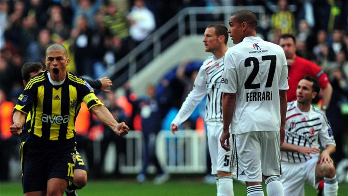 Alex\'ten Derbi Tebriği!