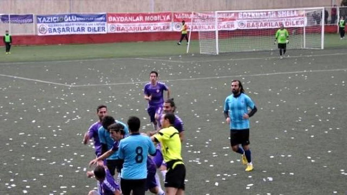 Amatör Küme Maçında Kavga Çıktı Hakem Hastanelik Oldu