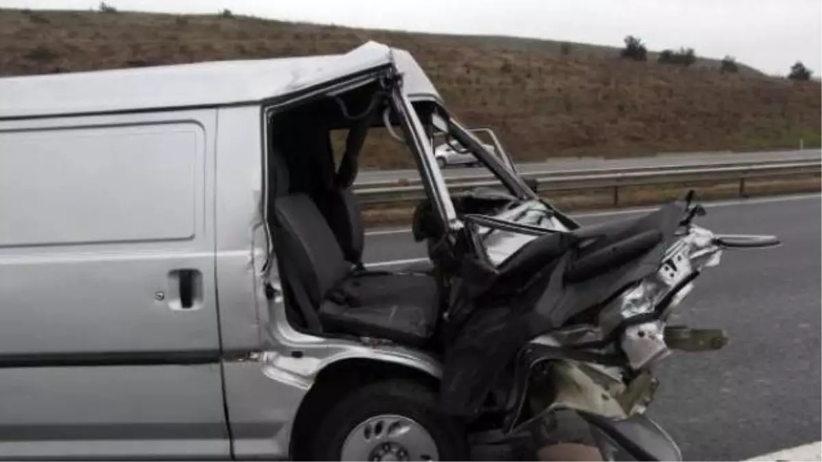 Cenazeden Dönen Aile Kaza Yaptı: 4 Yaralı