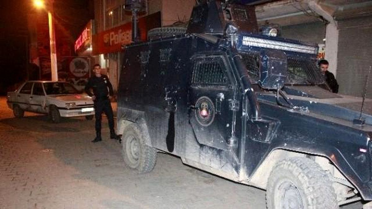 Ceylanpınar\'da Polis Aracı Kaza Yaptı