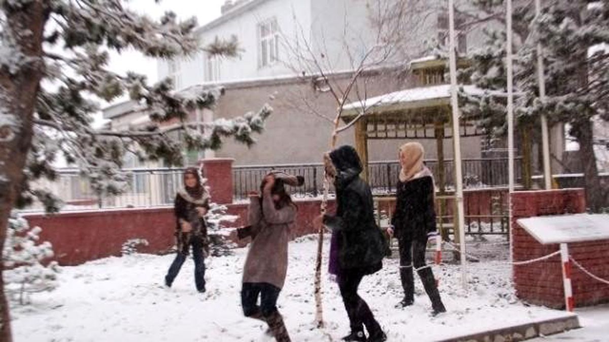 Çıldır\'da Kar Sevinci
