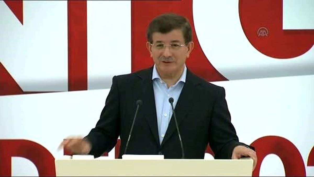 Davutoğlu: "Çatışma Çıkarmak Onlara Çözüm Bulmak Bize Yakışır"