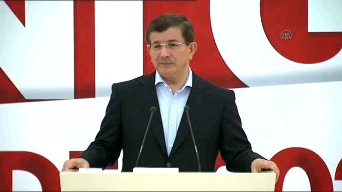 Davutoğlu: "Madem Ki AK Parti Vardır Bu Milletin Ortak Vicdanı ve Aklı Vardır"