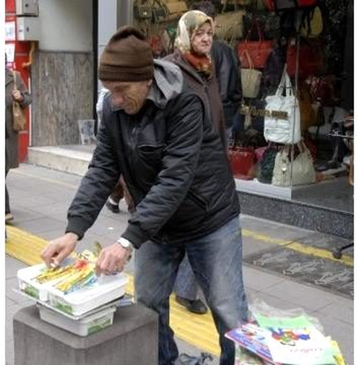 Ekmek Parası"Nı Kazanmak O\'na Engel Değil