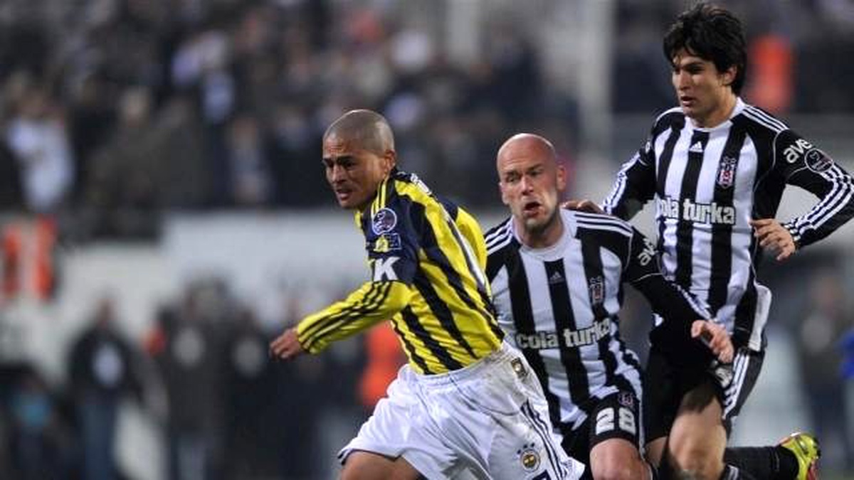 Fenerbahçeli ve Beşiktaşlı Taraftarlardan Kadro Tepkisi