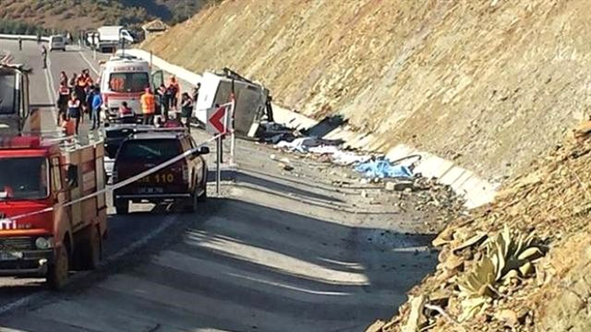 Isparta\'da İşçileri Taşıyan Midibüsün Devrilmesi
