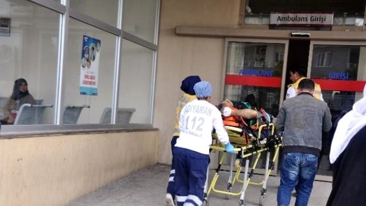 Meraklı Vatandaşı Uzaklaştırmak İsteyen Muhtar Çukura Düştü