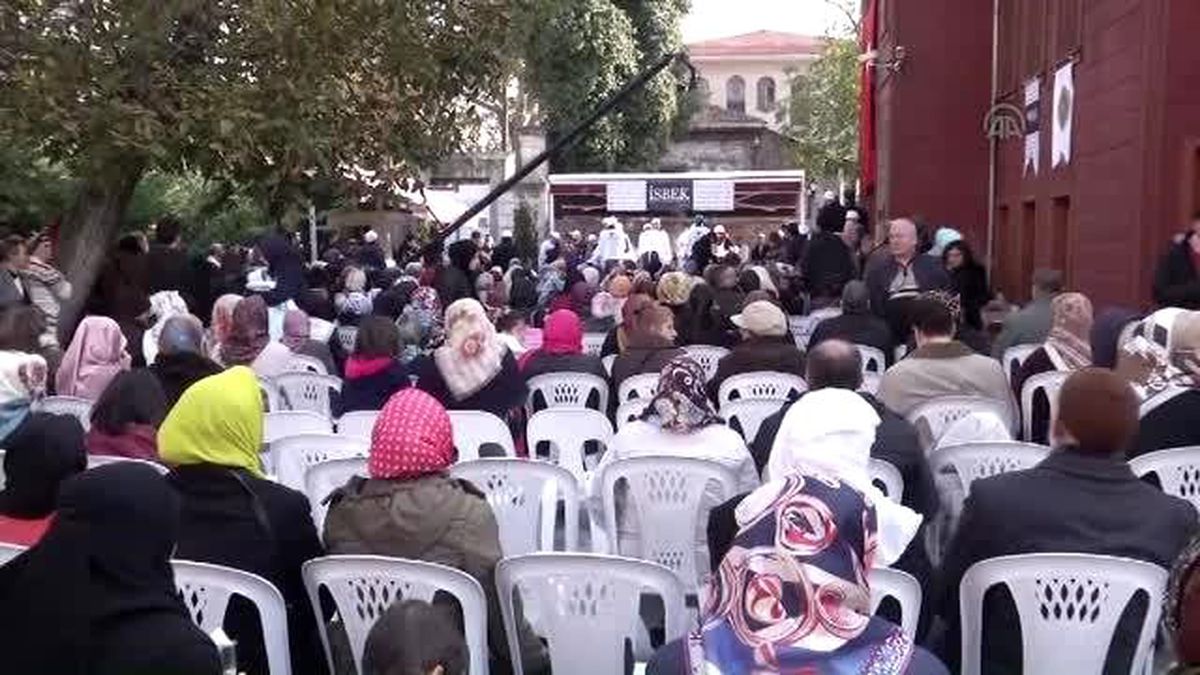 Sümbül Efendi Merkez Tekkesi\'nde "Aşure Kaynatma Geleneği" Yeniden Başlatıldı