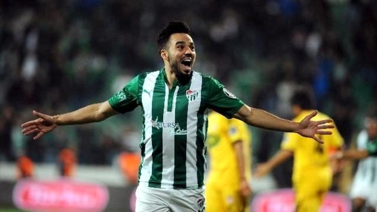 Türkiye Volkan Şen\'in Golünü Konuşuyor