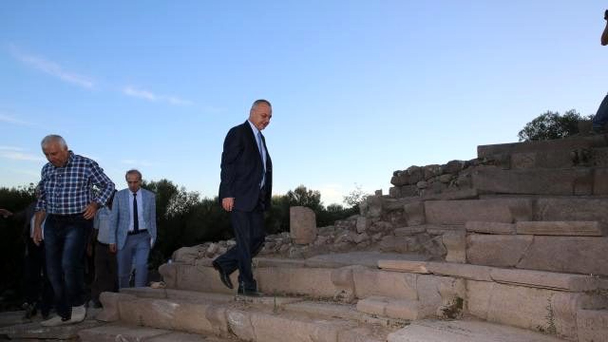 Aigai\'de Kazı Çalışmalarına Büyükşehir Desteği