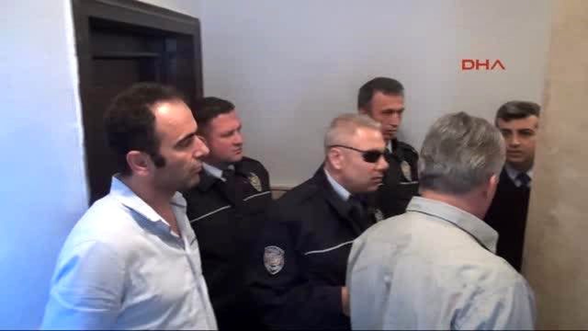 Boş Daireden Gelen Pis Koku Polisleri Harekete Geçirdi