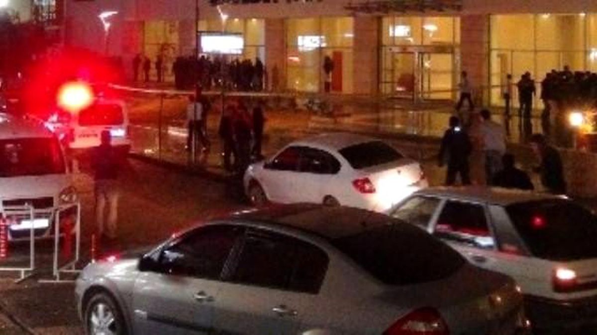 Batman\'da Alışveriş Merkezinde Yangın