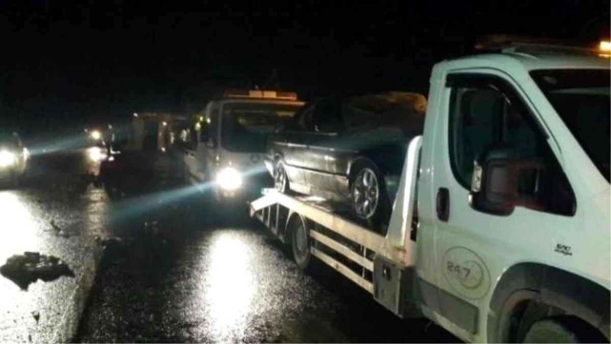 Çankırı\'da Zincirleme Trafik Kazası: 2 Kişi Öldü, 16 Kişi Yaralandı