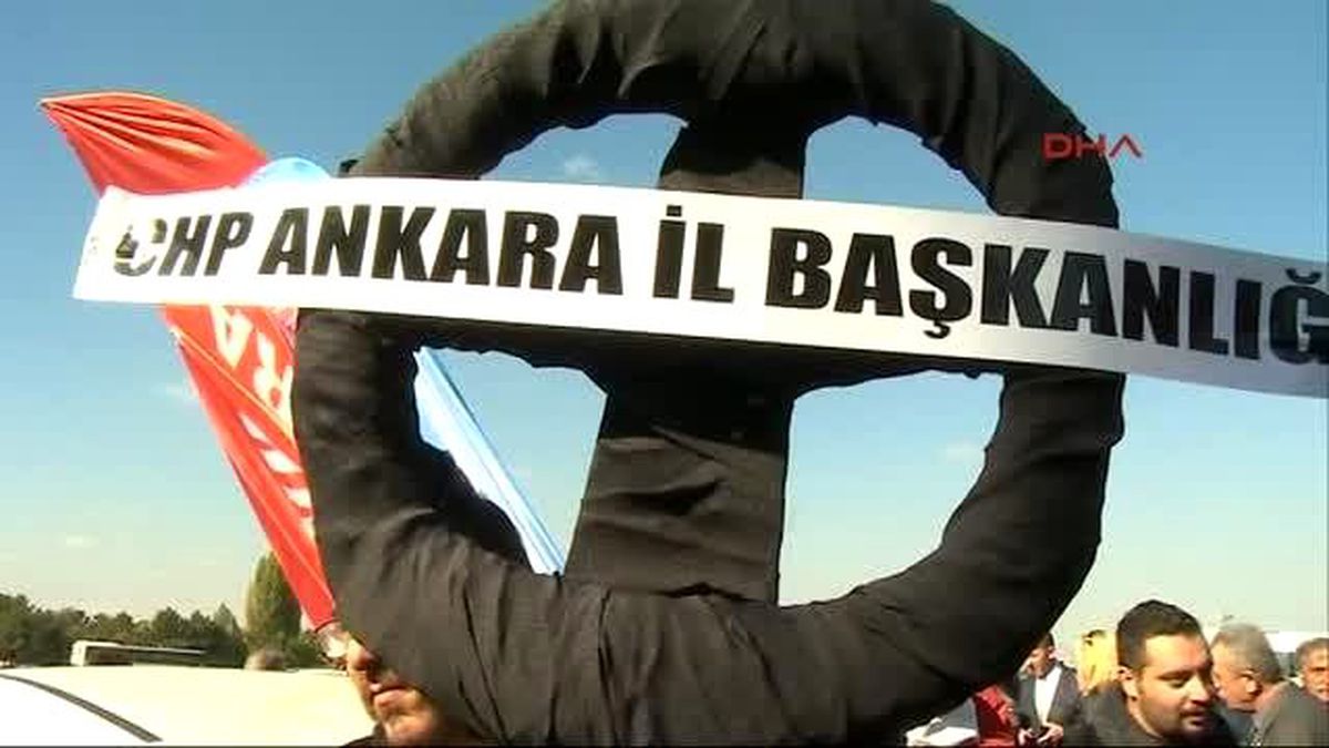CHP\'den RTÜK Binasına Siyah Çelenk