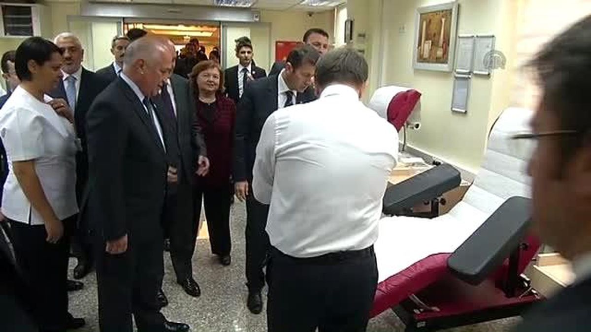 Davutoğlu, Kan Bağışında Bulundu