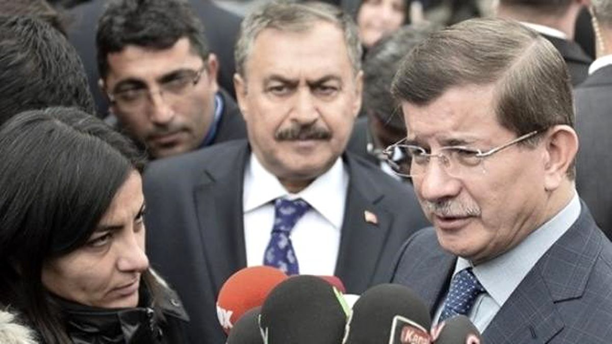 Davutoğlu, Kan Bağışında Bulundu