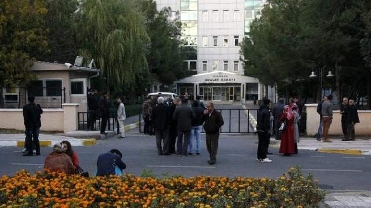 Diyarbakır\'da 1 Kasım Olaylarına Katılan 8 Kişi Tutuklandı