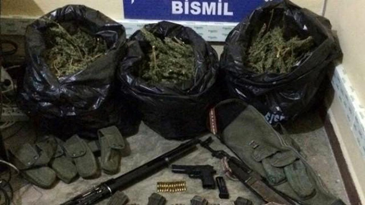 Diyarbakır\'da Uyuşturucu ve Silah Ele Geçirildi