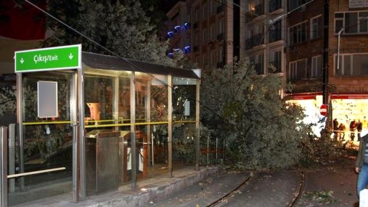 Elektrik Tellerindeki Patlama Güvenlik Kamerasında