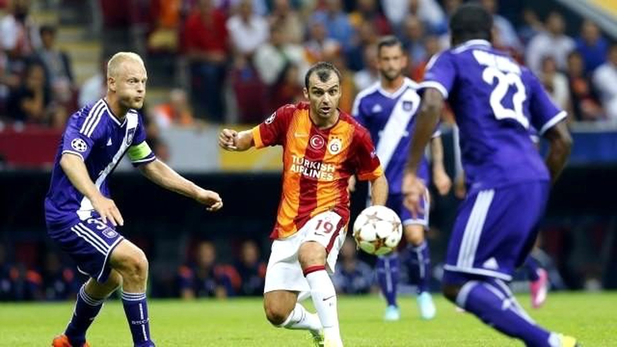 Galatasaraylı Futbolcu Goran Pandev\'in Bileti Kesildi