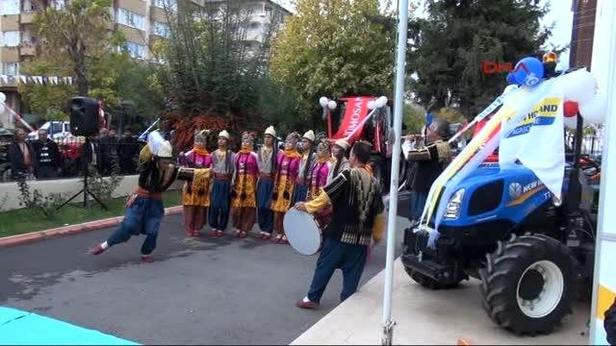 Gaziantep?te 34 Çiftçiye Traktör Verildi