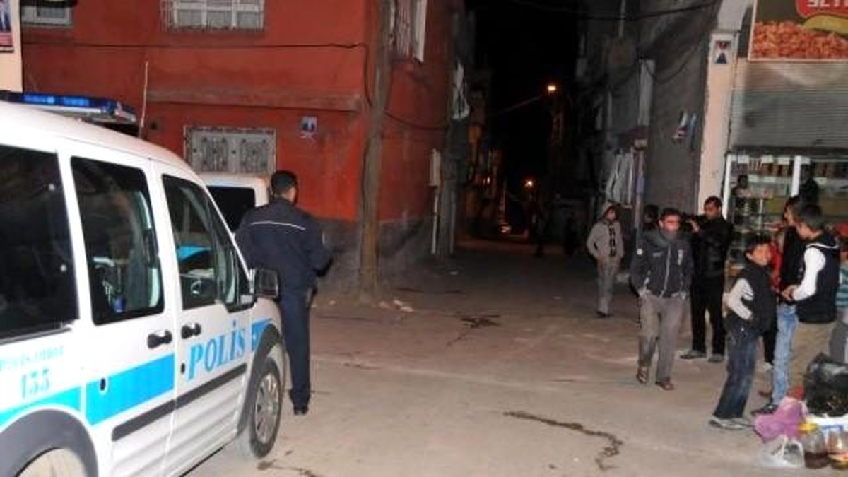 Gaziantep\'te Komşular Arasında Bıçaklı Kavga: 1 Ölü, 2 Yaralı