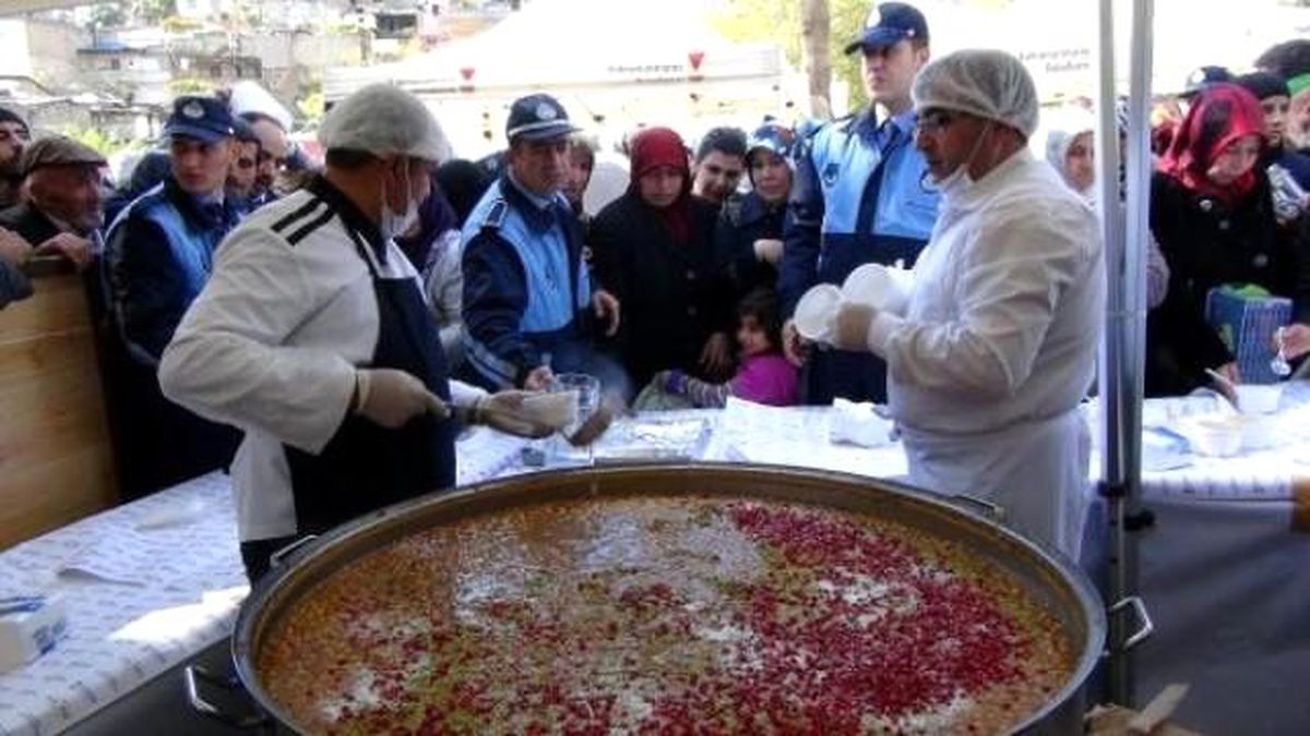 Kahramanmaraş\'ta 5 Bin Kişiye Aşure İkramı