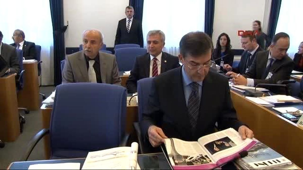 Komisyonda Maliye Bakanı\'na CHP\'li Vekilden Dövizli Protesto
