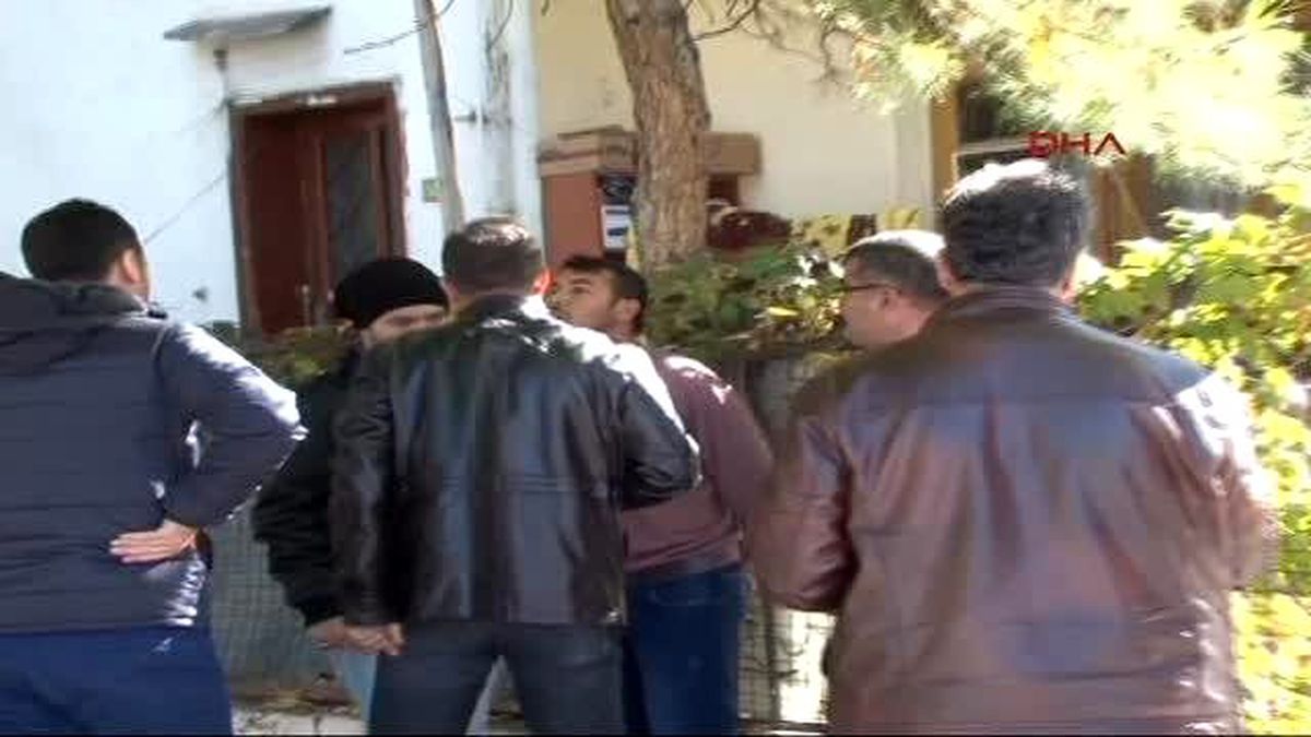 Kadın Görevli, Dolandırıcıları Suçüstü Yakalattı