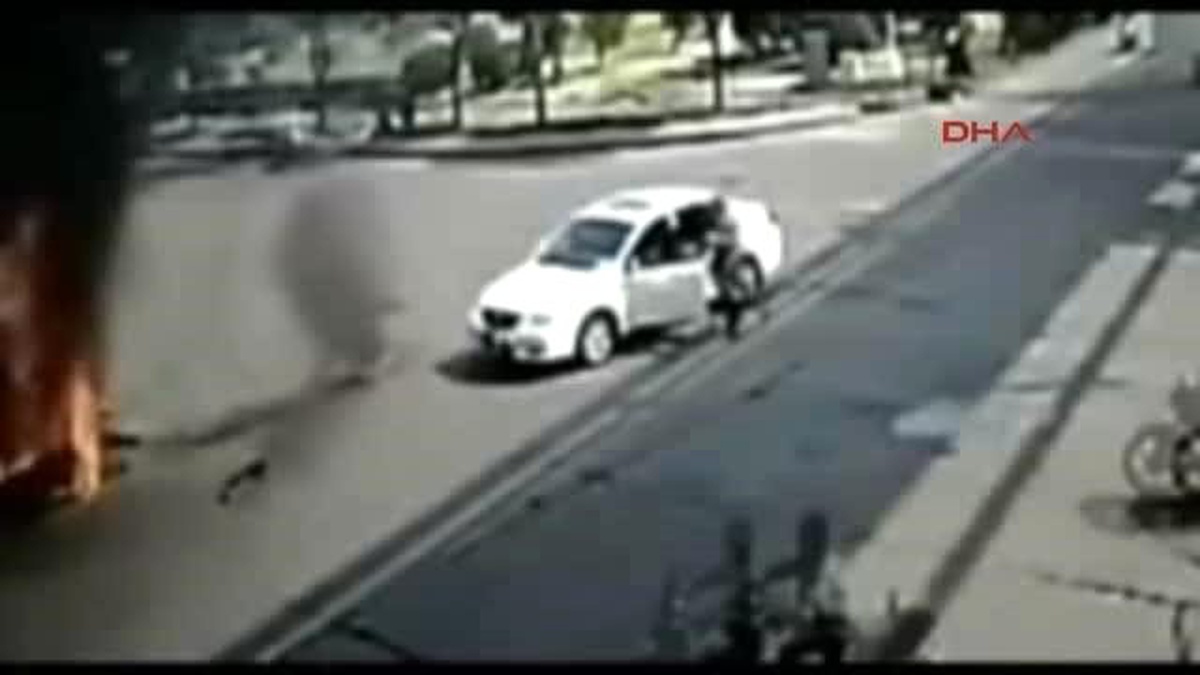 Motosikletçinin Ateş Topuna Döndüğü An!