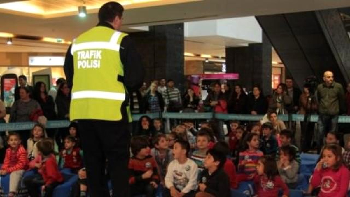 Opet, Trafik Dedektifleri Projesini Forum İstanbul\'a Taşıdı