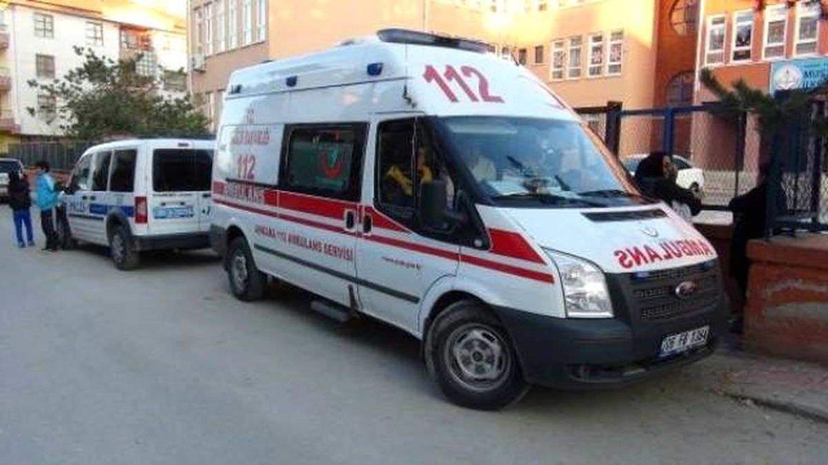 Ortaokul Öğrencisi Müdür Yardımcısını Silahla Vurdu
