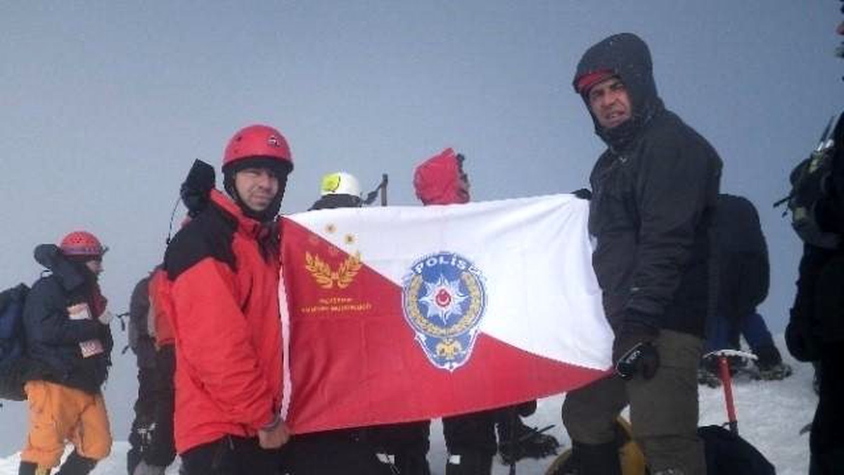 Polis Gücü Gençlik ve Spor Kulübü Dağcıları Erciyes\'e Tırmandı
