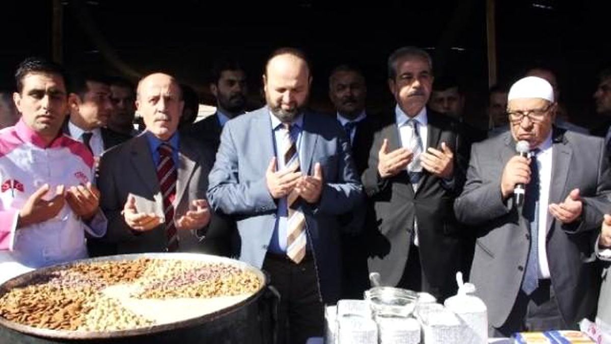 Şanlıurfa\'da 10 Bin Kişiye Aşure İkramı