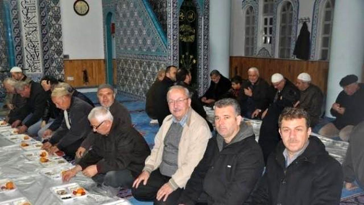 Tekirdağ Büyükşehir Belediye Başkanı Kadir Albayrak, Sabah Namazı Buluşmalarına Katıldı