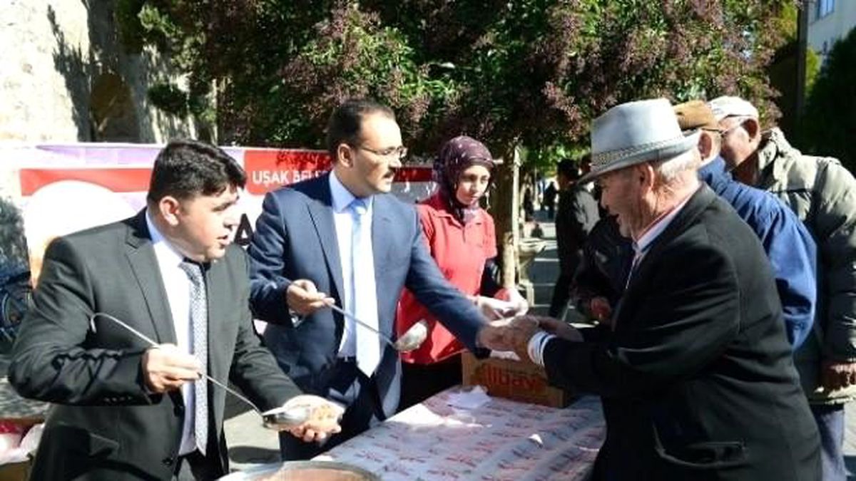 Uşak\'ta Muharrem Ayı Nedeni ile Aşure Dağıtıldı