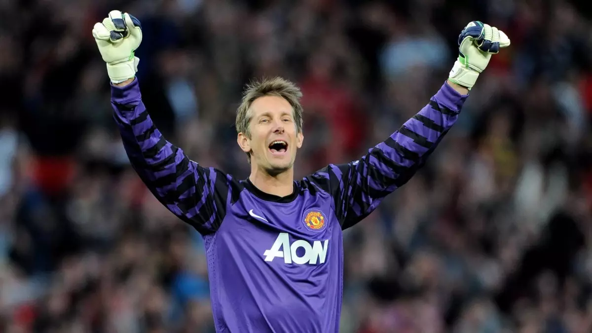 Van Der Sar\'ın Ajax Sevgisi Bitmiyor!