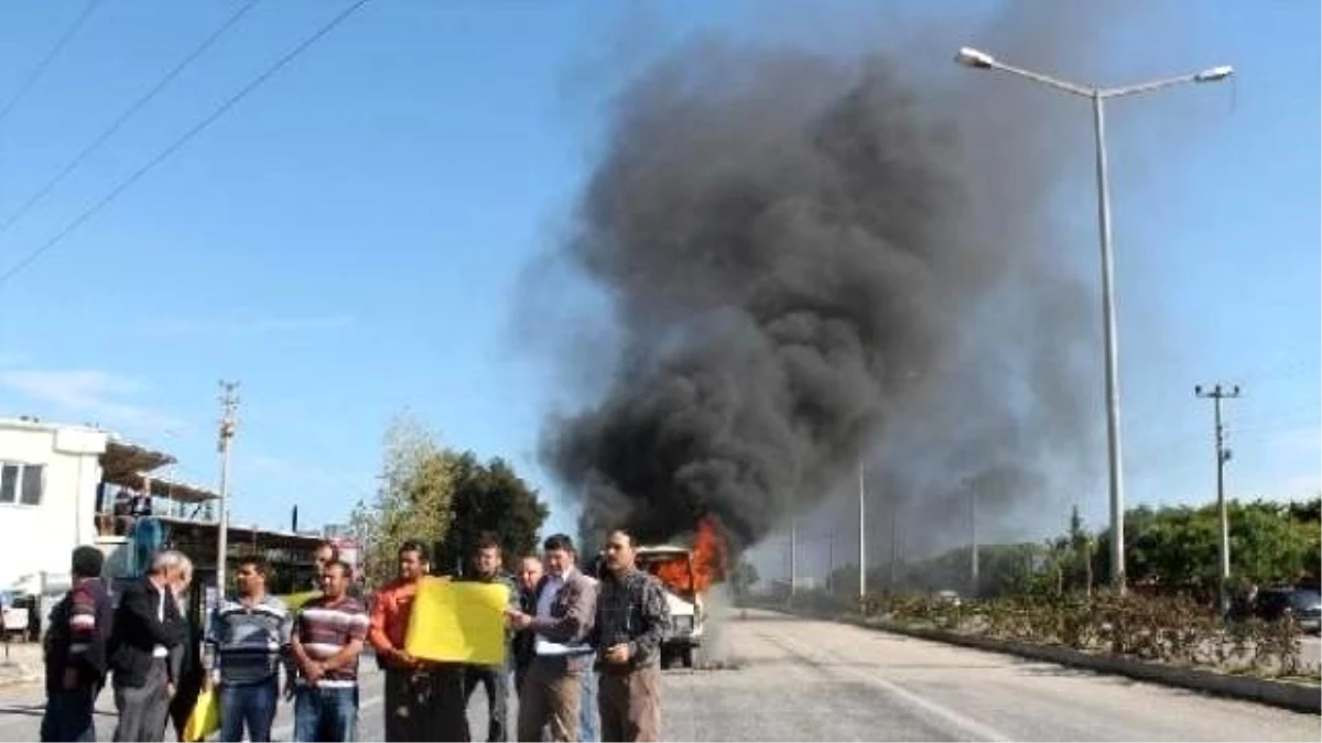 Yolcu Taşıma İzni Verilmemesini Minibüs Yakarak Protesto Ettiler