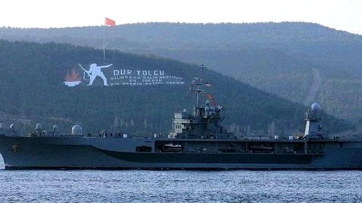 ABD Askeri Gemisi Çanakkale Boğazından Geçti