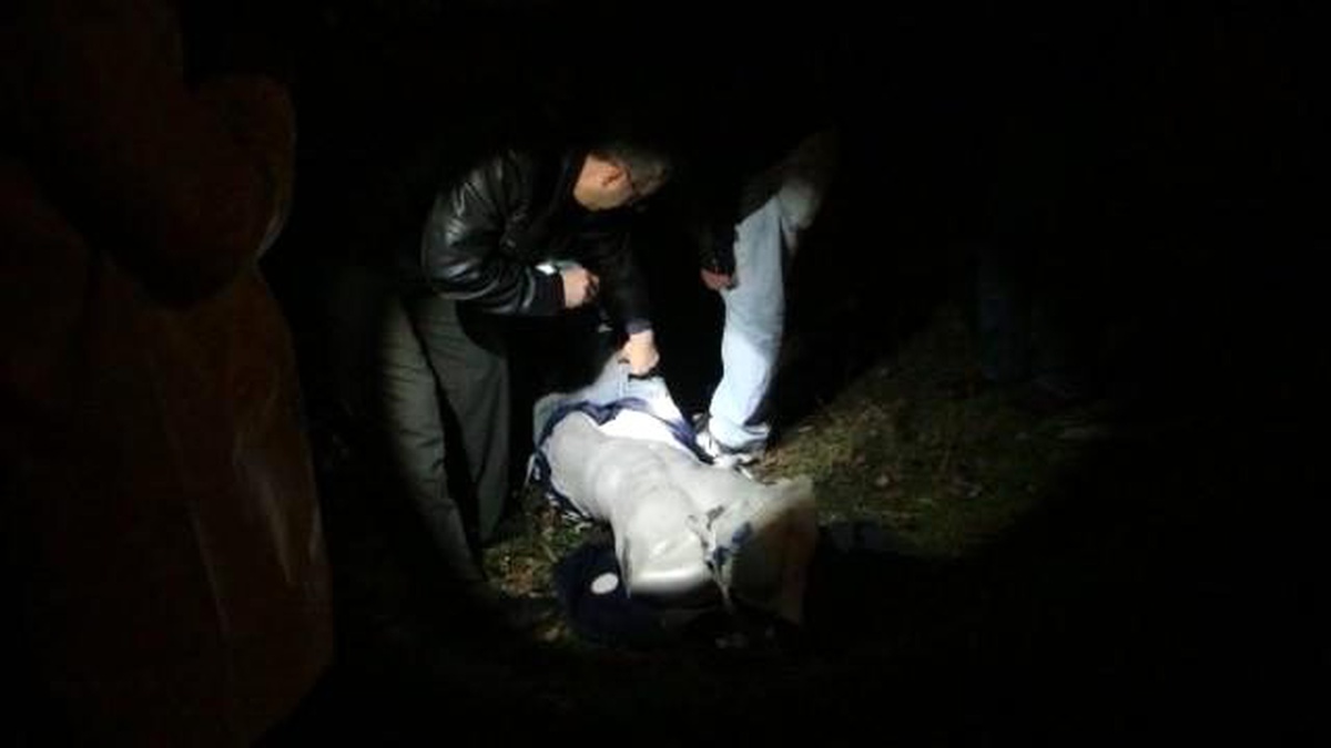 Ağaca Asılan Cansız Manken Polisi Alarma Geçirdi