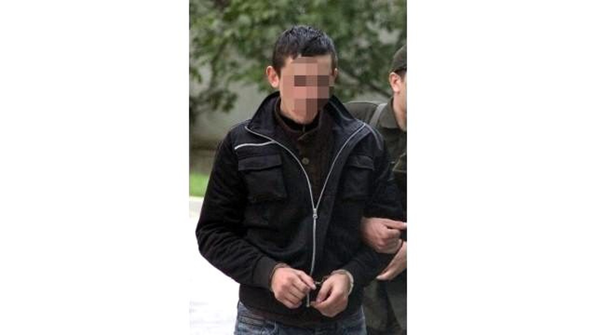 Akrabası Kızı Bıçakla Boynundan Yaralayıp Cep Telefonunu Gasp Etti