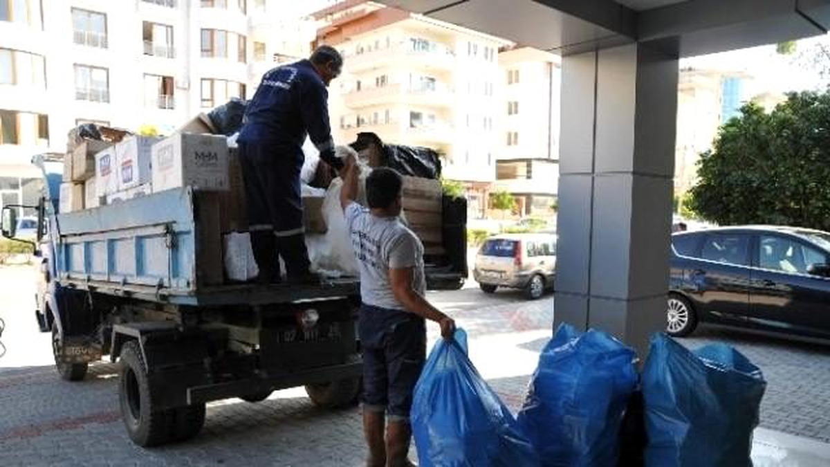 Alanya\'da Gümrük Kaçağı Sigaralar İmha Edildi