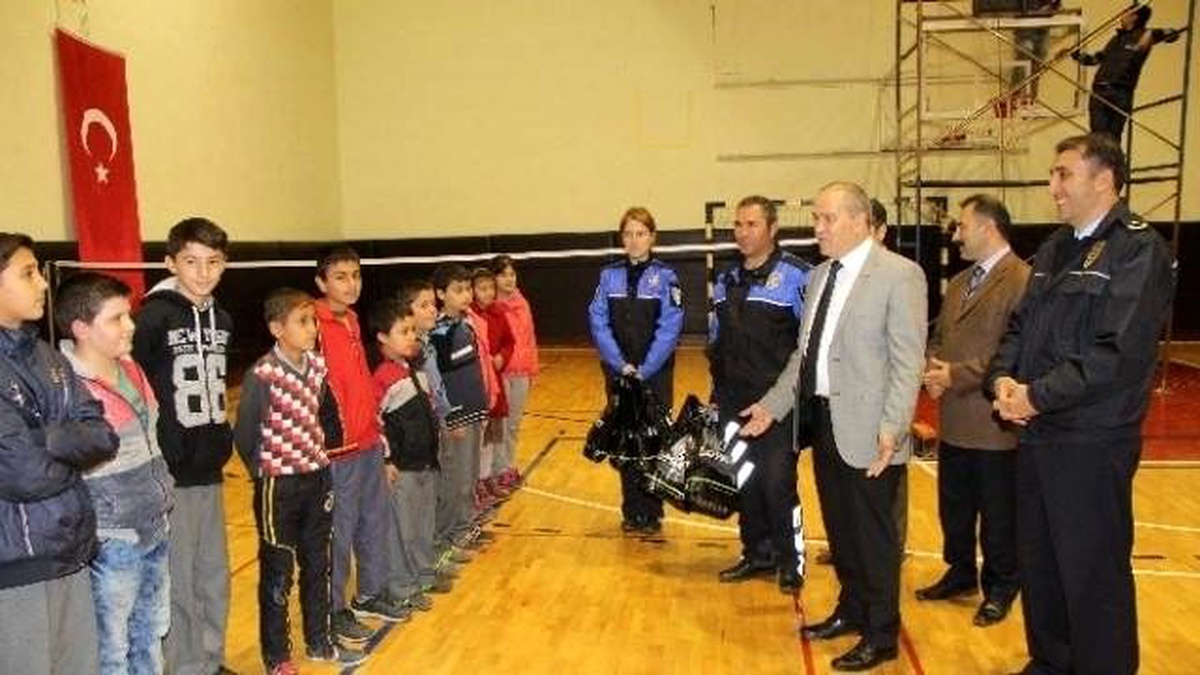 Amasya Polisinden 80 Çocuğa Spor Eğitimi