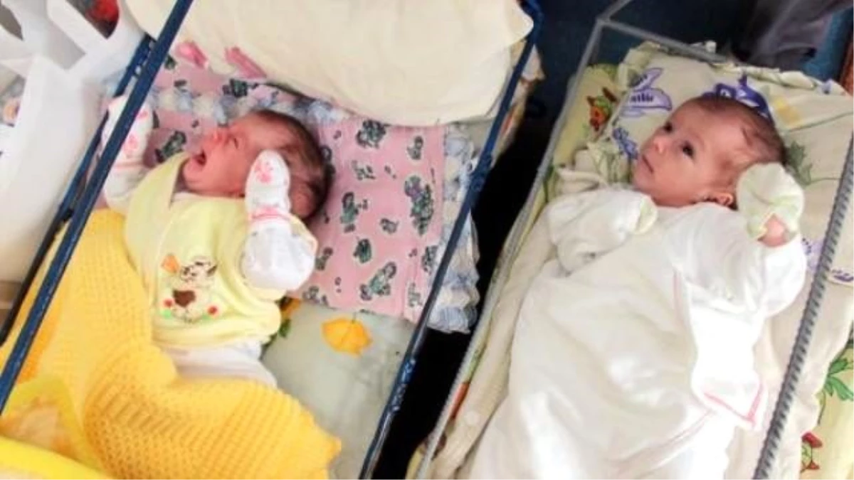 Kahramanmaraş\'ta Ameliyatla Ayrılan Siyam İkizlere Ziyaretçi Akını